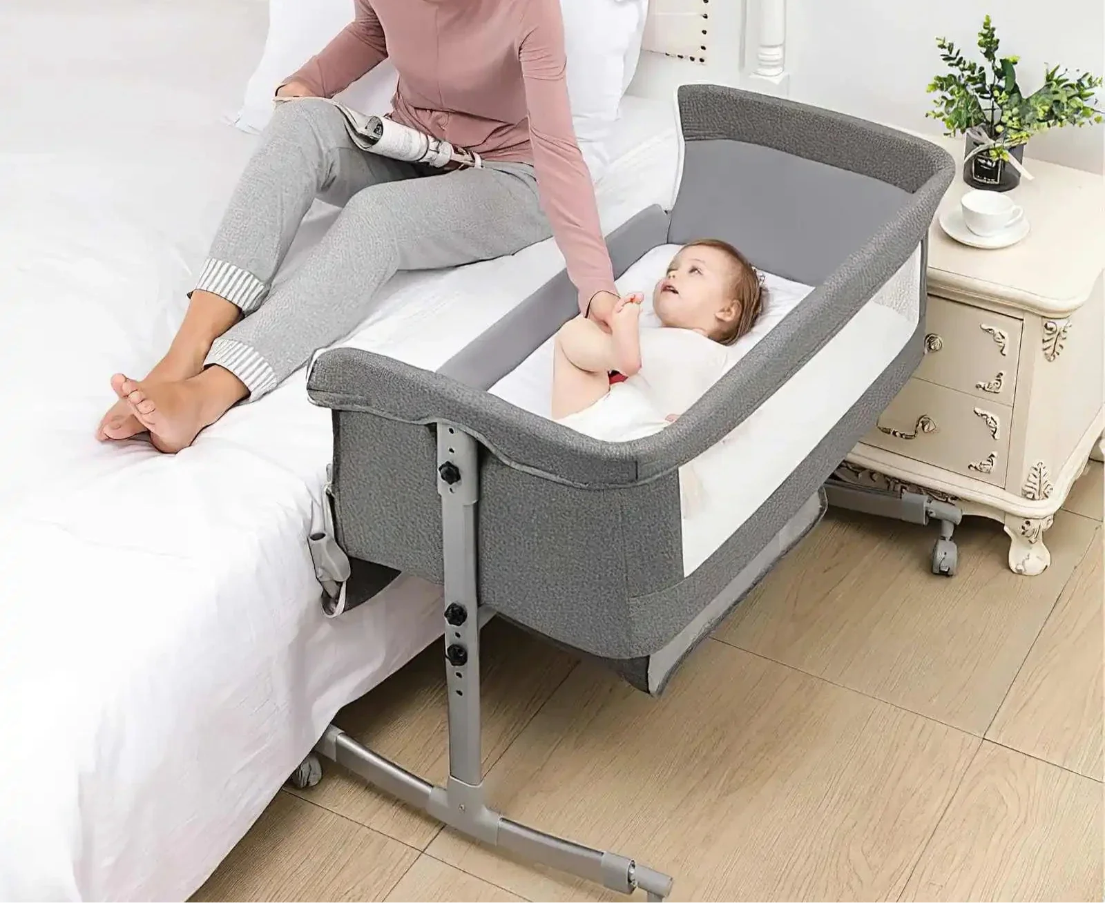 Lit de bébé Berceau cododo 3 en 1 mobile avec matelas, roues silencieuses et moustiquaire – Image 4